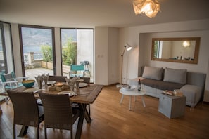 Pièce à vivre - Location saisonnière Annecy