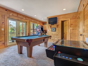 Game Room - Pool Table, Multi-Game Arcade + Wet Bar