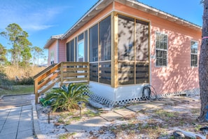 Cottage Near the Beach - The Rookery complex is nestled in the Wildlife Refuge of Fort Morgan. If you love nature but also love the beach, this is the place for you. This 3/2 cottage comfortably sleeps 8, and is ready for you to come enjoy some relaxation.