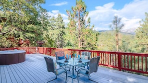 Large spacious deck with outdoor dining and spa. - Large spacious deck with outdoor dining and spa.