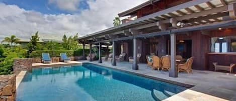 This Kona vacation home rental features an Infinity Pool with Covered Lanai.