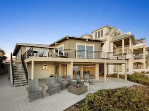 Nifty Shades of Gray | Back Exterior
