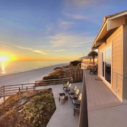 Nifty Shades of Gray | Back Exterior