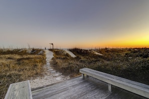 28 Duck Hawk - Private Beach Path