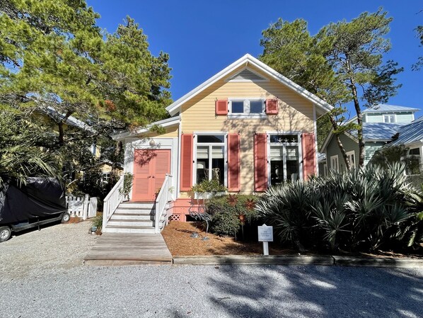 WELCOME TO TEACHER'S LOUNGE IN SEASIDE, FLORIDA!