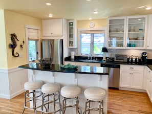UPDATED KITCHEN W/BAR SEATING FOR FOUR