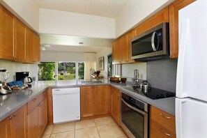 Updated Kitchen - Manualoha 802
