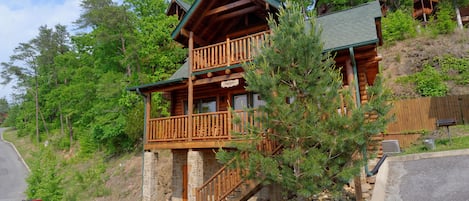 Poolside Retreat #221- Outside View of the Cabin