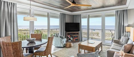 Ocean Song 331 - Living area - with floor to ceiling sliding doors overlooking the beach