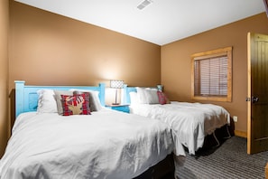 Guest Room w/ Two Queen Beds
