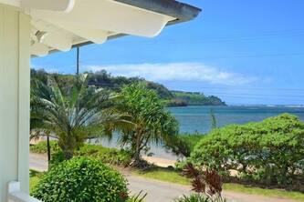Wade Home, spacious & just steps from the beach