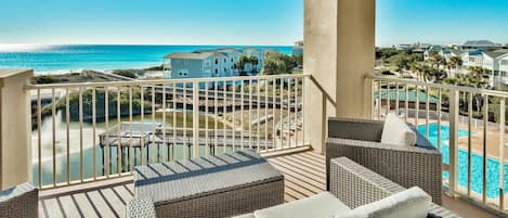 San Remo 402 all new balcony furniture - Your Friend at the Beach has put all new balcony furniture on San Remo 402's spacious balcony. Cushioned conversation area perfect for sunsets and sunrises.