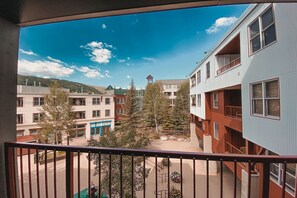 Great courtyard view!