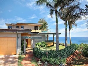 Elegance, privacy and architecturally distinctive