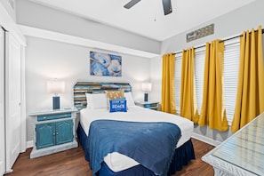Guest room with Queen Size Bed