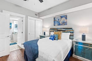 Guest room with Queen Size Bed