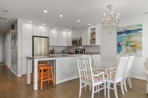 Kitchen & Dining Area