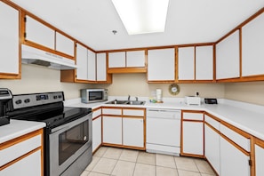 Fully Equipped Kitchen has full size Appliances and a convenient Breakfast Bar.