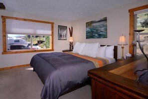 Primary w/king, ensuite bath