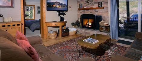 Living room w/wood fireplace, TV