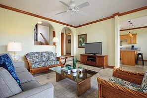 Living Room & Entryway - Kahala 613