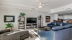 Phoenix West 706 Living Room