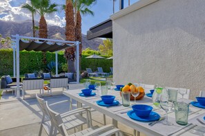 K0018 - Outfoor Dining