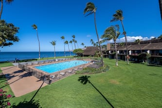Ma'alaea Surf Unit E5-2BD Beachfront Condo, AC, Wifi, Pool, TV, Kitchen