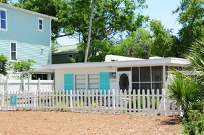 Adorable and cozy, with a great screened-in porch. If these walls could talk they would tell you some great family stories! They would tell yours, too.