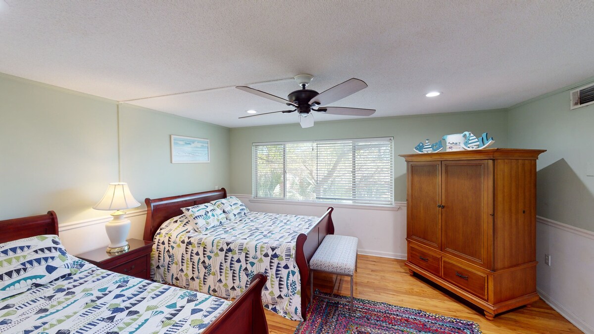 DEWEY-DEEHS JEKYLL HOUSE 5 bedrooms, 4 baths