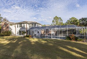 Back of house - Lakeside Escape