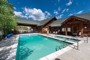Community pool & hot tub at Trailhead Lodges