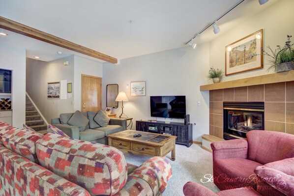 Living Room - Welcome to Antlers Townhome 23, your ultimate Breckenridge Winter or Summer escape! With its open layout floor plan & dual levels, this home is a perfect setting for any group seeking a memorable mountain getaway.

(A Ski Country Resorts Property)