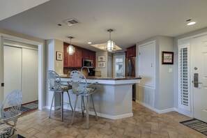 Kitchen Breakfast Bar