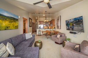 Open floor plan at Cozens Pointe I-302