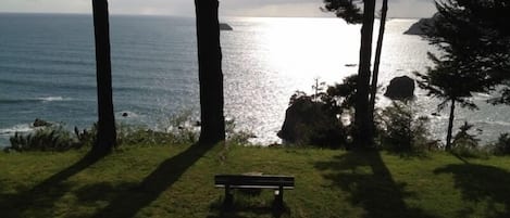 SUNSET KNOLL - TRANQUILITY BY THE SEA! - Sit and meditate from the bench while taking in the incredible seascape.