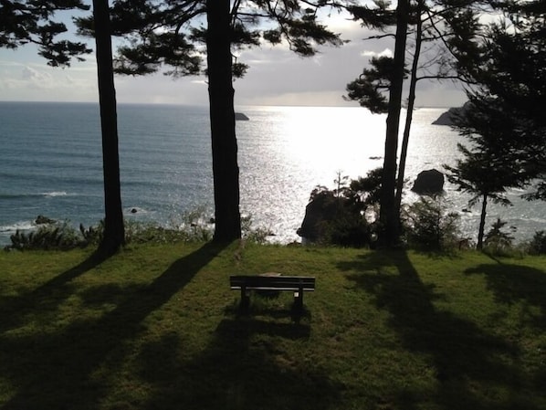 SUNSET KNOLL - TRANQUILITY BY THE SEA! - Sit and meditate from the bench while taking in the incredible seascape.