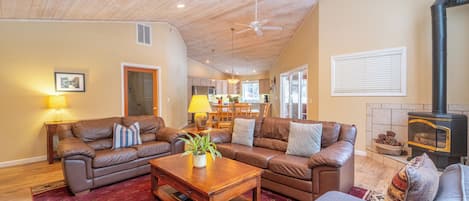 Living Room w/ Gas Fireplace: Three Pines Family Cabin