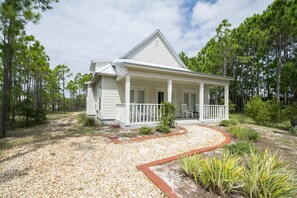 "Mockingbird house" front
