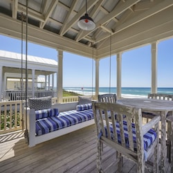 INCREDIBLE FURNISHED BEACHFRONT PORH W/GULF VIEWS