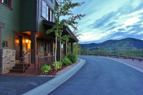 Front entrance of the Lookout Cabin