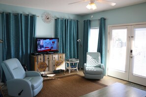 Dunesberry - Beautifully decorated living room at Dunesberry.