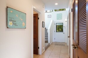 Entryway - Manualoha 902