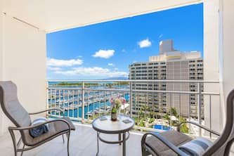 Ocean-Sunset Views at Ilikai Hotel Couples Getaway w/Fabulous Amenities