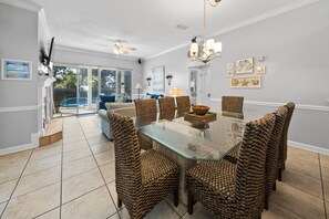 Sea-renity | Dining Area