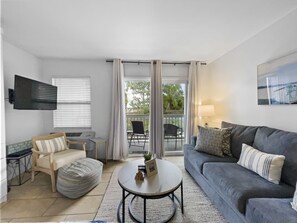 Inlet Sands 204 | Living Area