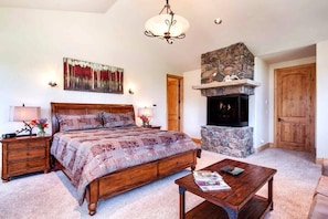 Master bedroom: King bed, memory foam mattress, gas fireplace, TV, 2nd floor