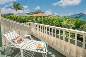 Manualoha 1105 - Perfect lanai for sunbathing!