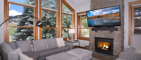 Living room w/gas fireplace, TV