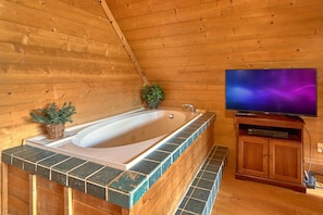 Jacuzzi in Master Suite - Jetted tub
